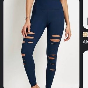 Alo Yoga navy blue Ripped Warrior Legging small